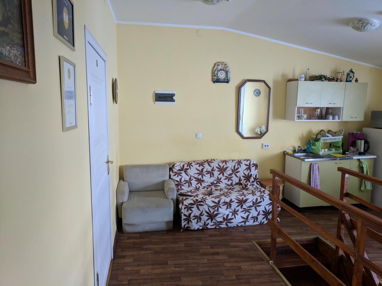 Krone Hostel Uzhhorod Exterior photo